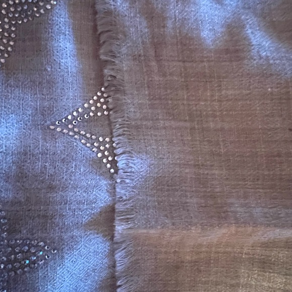 Designer Inspired Crystal light gray Cashmere wrap NEW - Picture 5 of 7